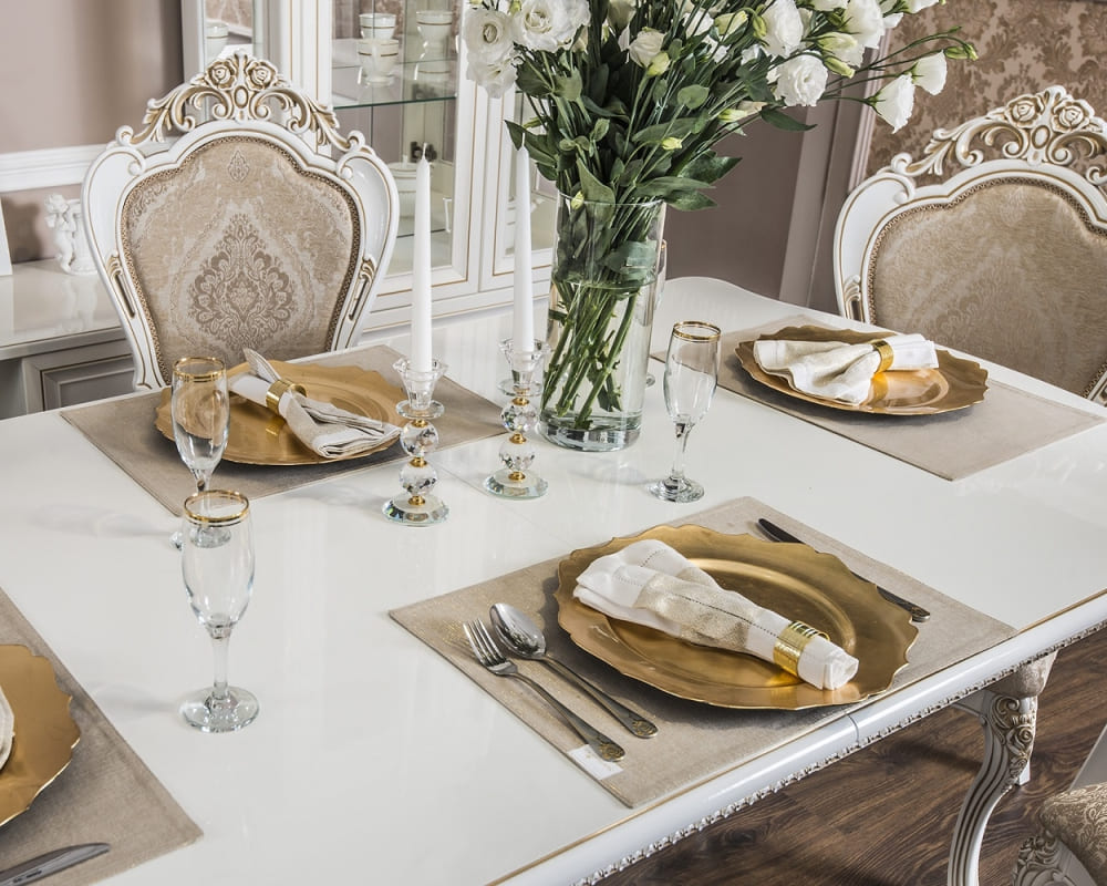 Столы и стулья для классических интерьеров